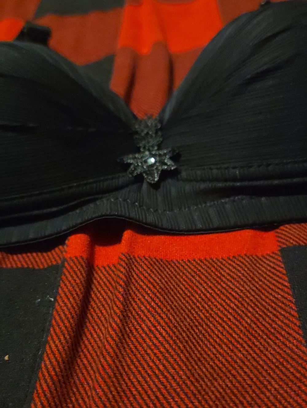 BLACK STRAP BRA